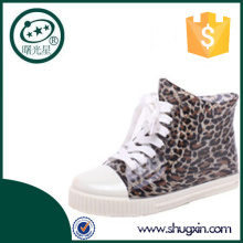 tacón plano atractivo del jardín del leopardo de las mujeres zapatos plásticos del zapato de lluvia D-615